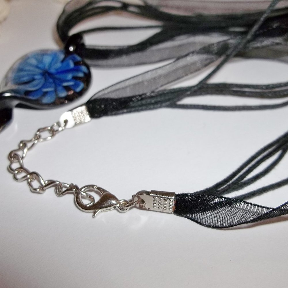 Stunning Black & Blue Glass Pendant Necklace 5384 - Picture 6 of 8